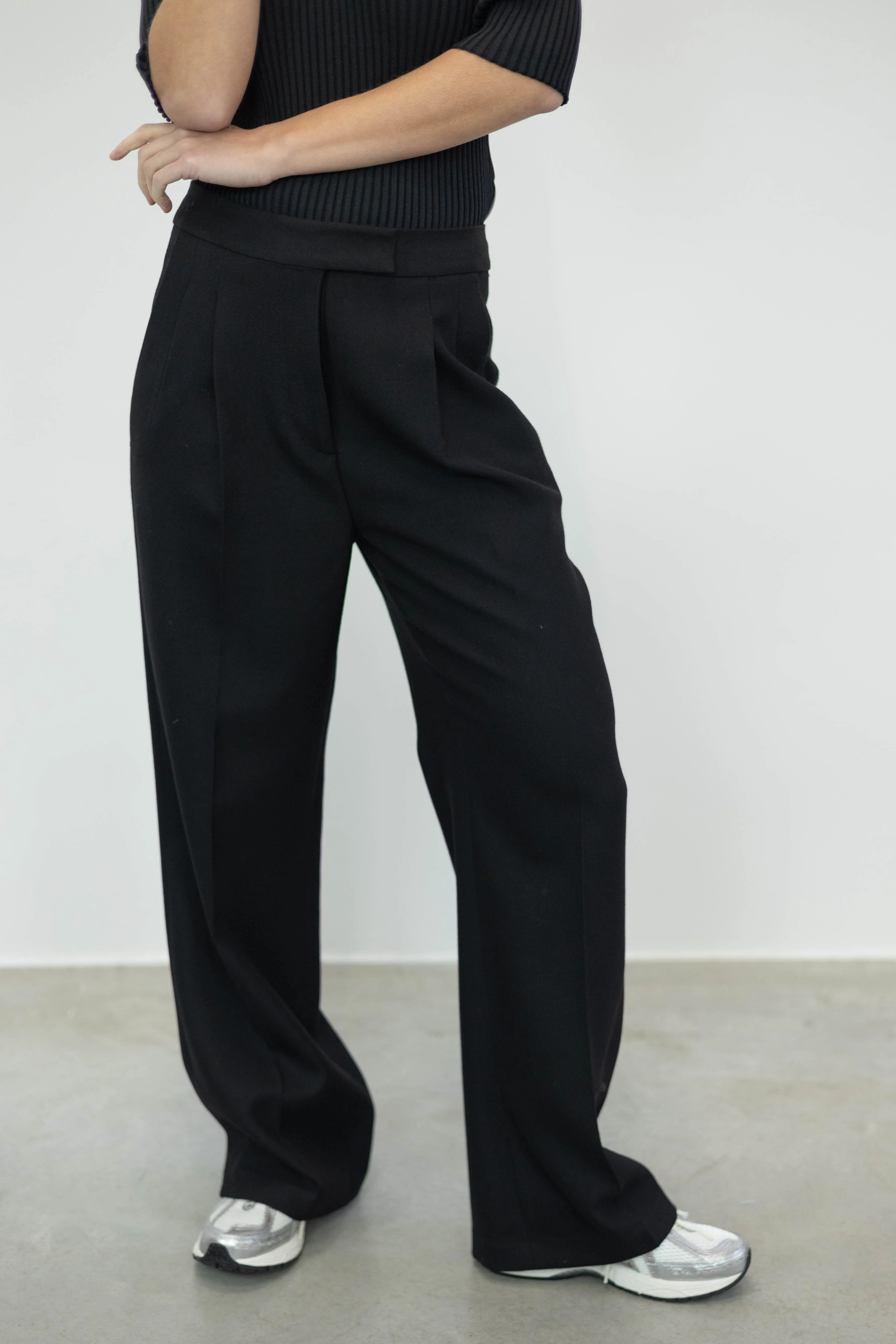 SIMONE MID RISE STRAIGHT PANTS